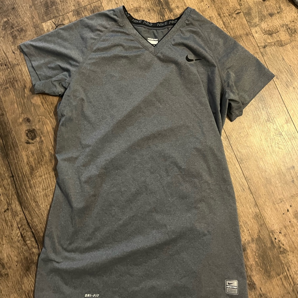 Nike Pro v neck